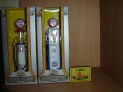 Buick Vintage Gas Pumps Petrol 1 X Squire Or 1 X Round Glass 1 18 R signature Yatming G teed.