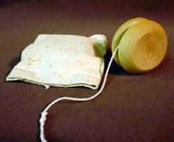Folk Toys Classic Wooden Yoyo Natural Hardwood Bandilor With Cloth Pouch