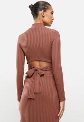 Slinky Rib Knit Crop Top With Cut Out - Cinnamon