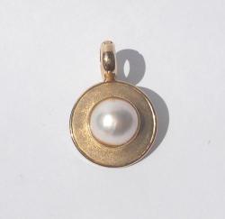 9ct Gold Mabe Pearl Clip-over Pendant With 1 X 11mm Mabe Pearl