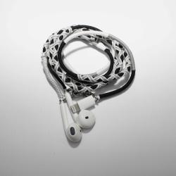 Larry's Digital Accessories - Woven Earphones - Black white - 8 Pin Lightning