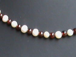 Necklace In Pearl And Garnet Gemstone Beads