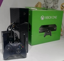 Xbox One 1540-IL Gaming Console