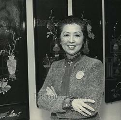Historic Images - 1984 Press Photo Culture Week Chairwoman Fengchi Chen At Milwaukee Museum