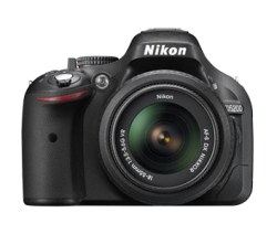 Nikon D5200 + 18-55 VR + 8GB Card + Reader + Bag