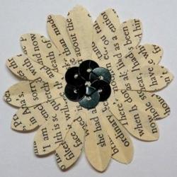 30x Old Book Paper Flowers