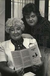 Historic Images - 1983 Press Photo Nancy Lex And Mary Ann Borman Of Nannys Ltd. In Shorewood